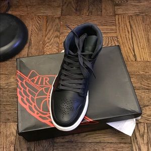 Men’s Air Jordan 1’s 8.5